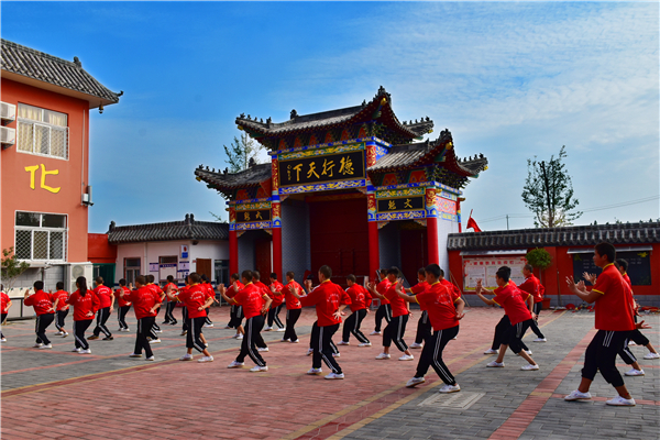 中學生為什么會“戀愛”現(xiàn)象啊