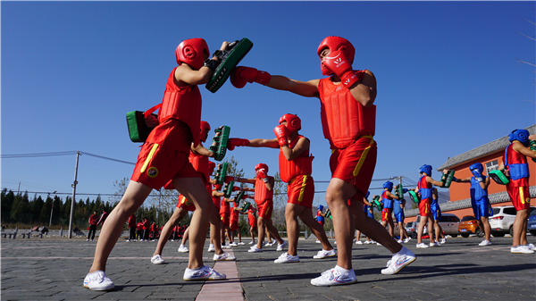 培養(yǎng)出優(yōu)秀的孩子家長需要自己的素質(zhì)提高