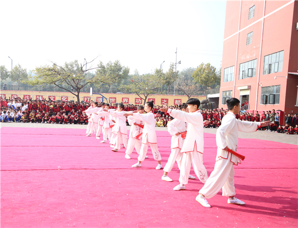 青少年孩子早戀怎么辦，早戀有哪些特點(diǎn)？